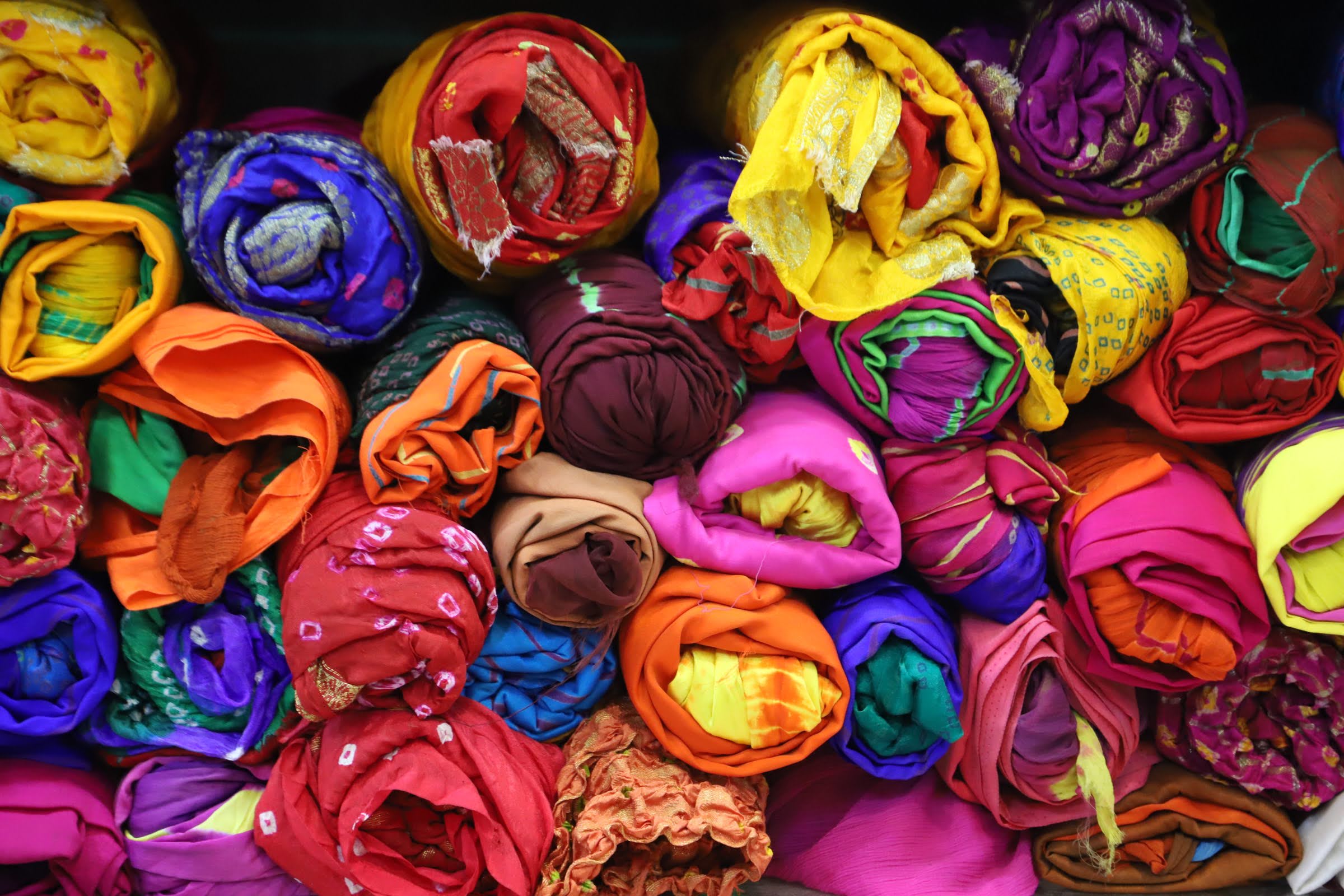 foulards roulés dans un magasin indien