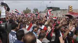 Sadat mielenosoittajat tunkeutuivat Irakin parlamenttiin – video