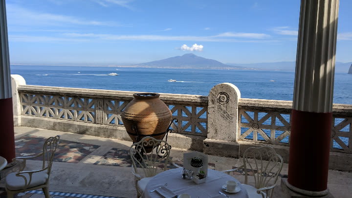 Overlook Vesuvius, Italy (Image uploaded to Reddit by u/LurkyLurks04982).