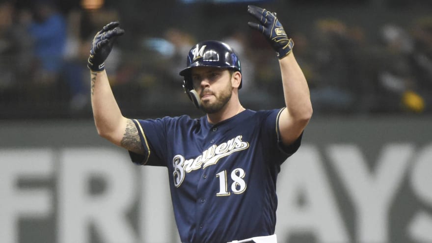 Mike Moustakas picks new jersey number 