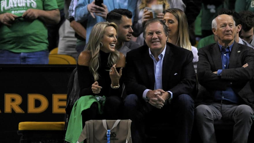 Bill Belichick's girlfriend has funny response to fan ...