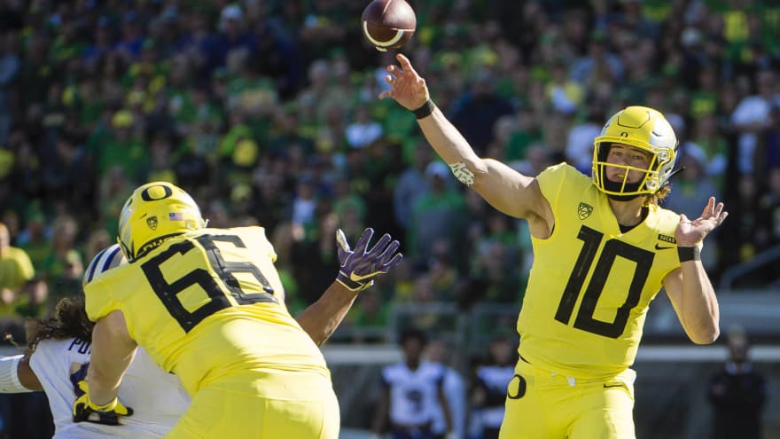 Watch Justin Herbert Shows Why Nfl Scouts Are Drooling Yardbarker