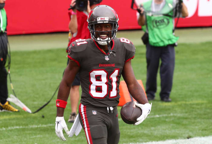 Buccaneers: Antonio Brown, WR