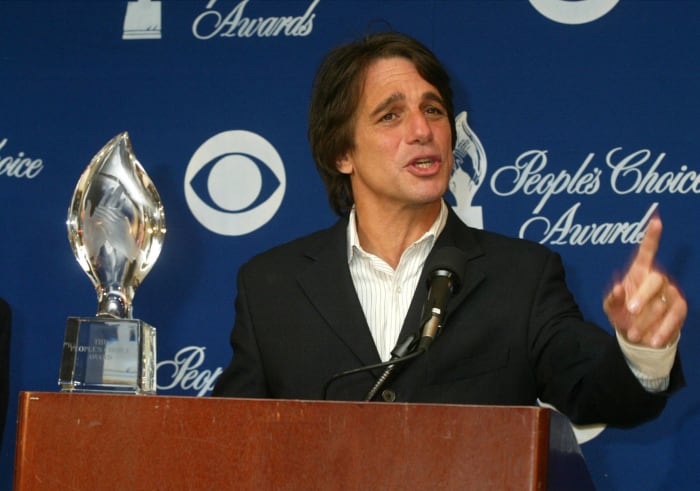 Ranking Every People S Choice Awards Host Yardbarker