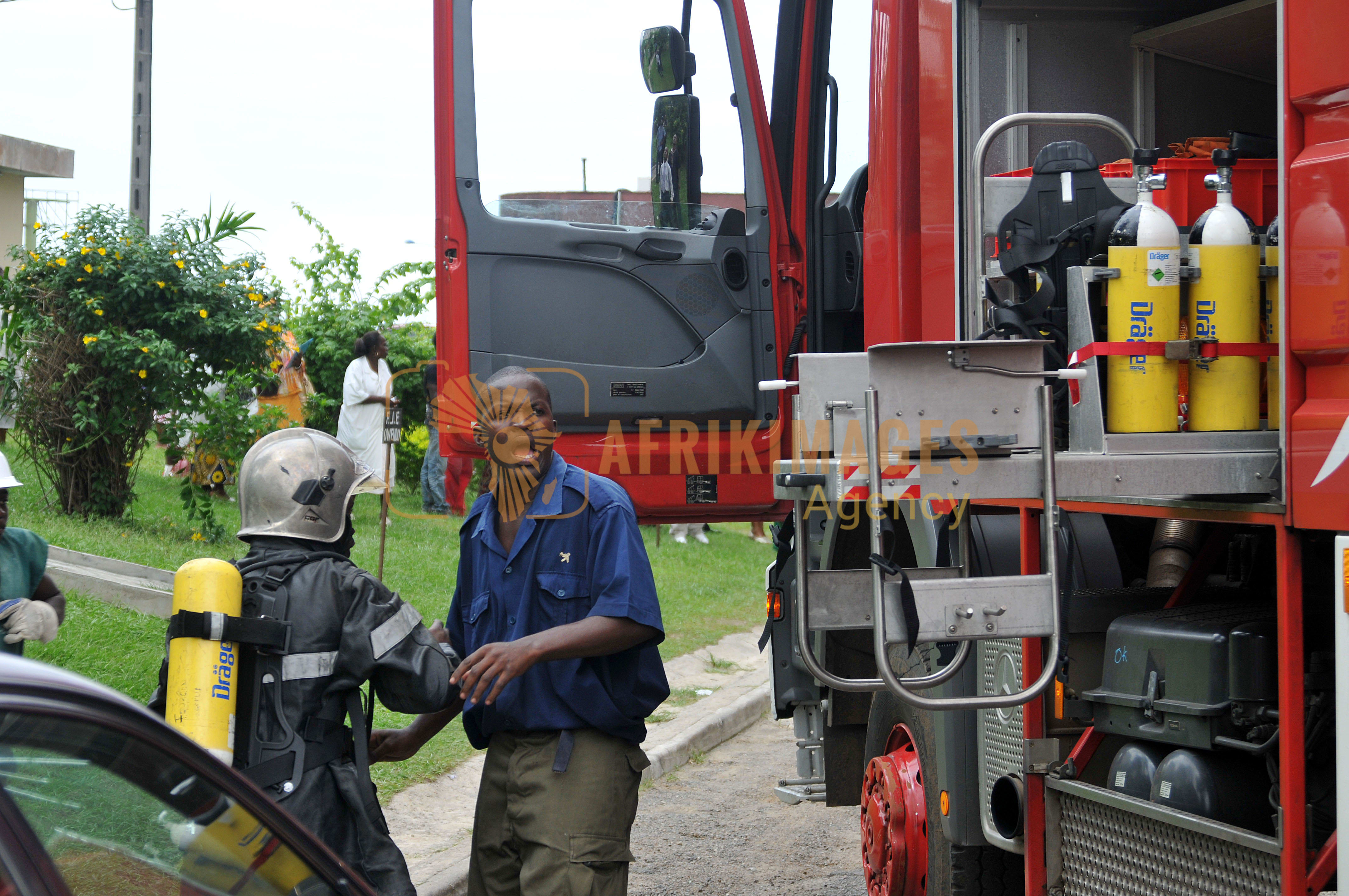 Afrikimages gabon /incendies & inondations