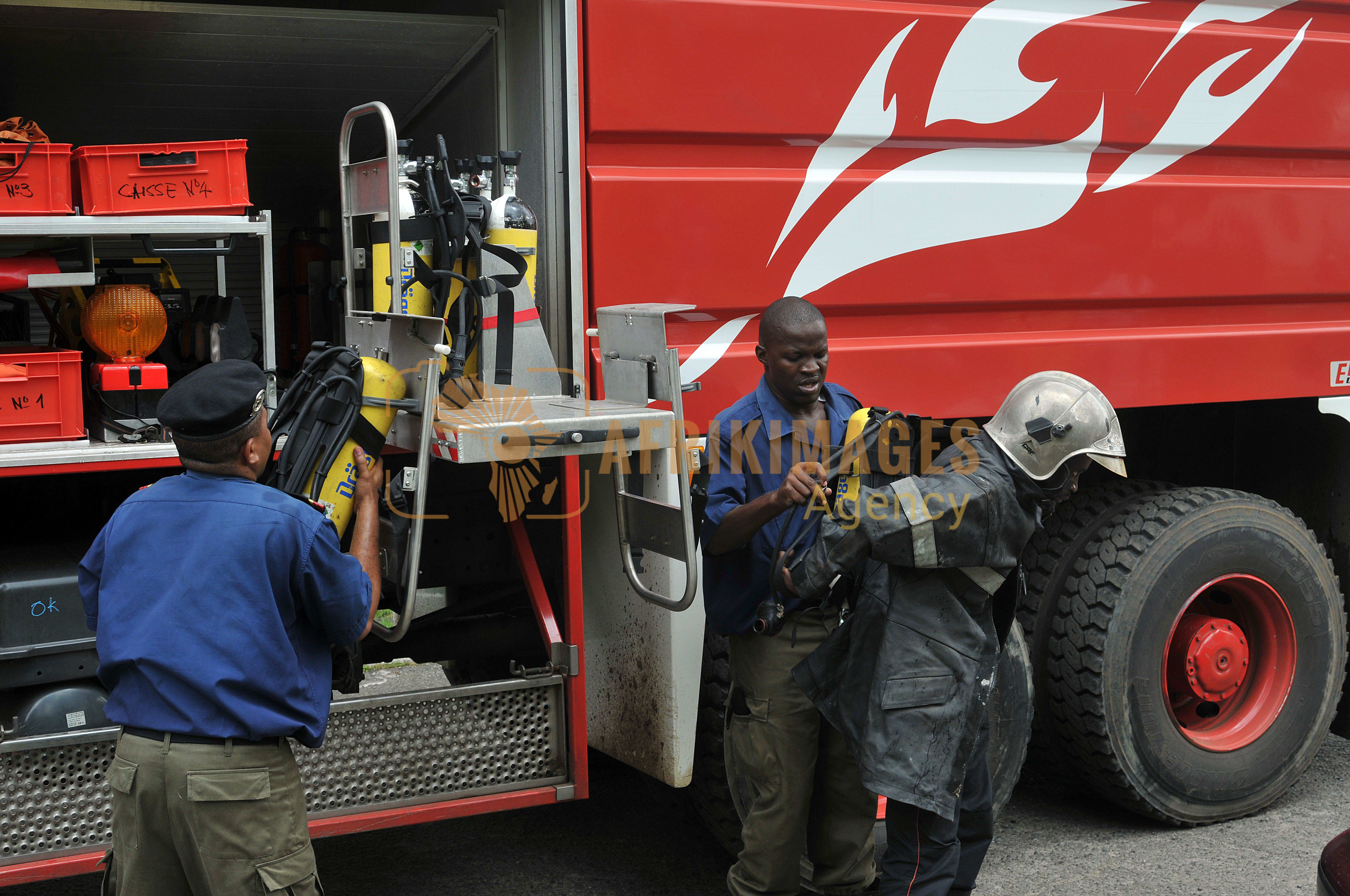 Afrikimages gabon /incendies & inondations