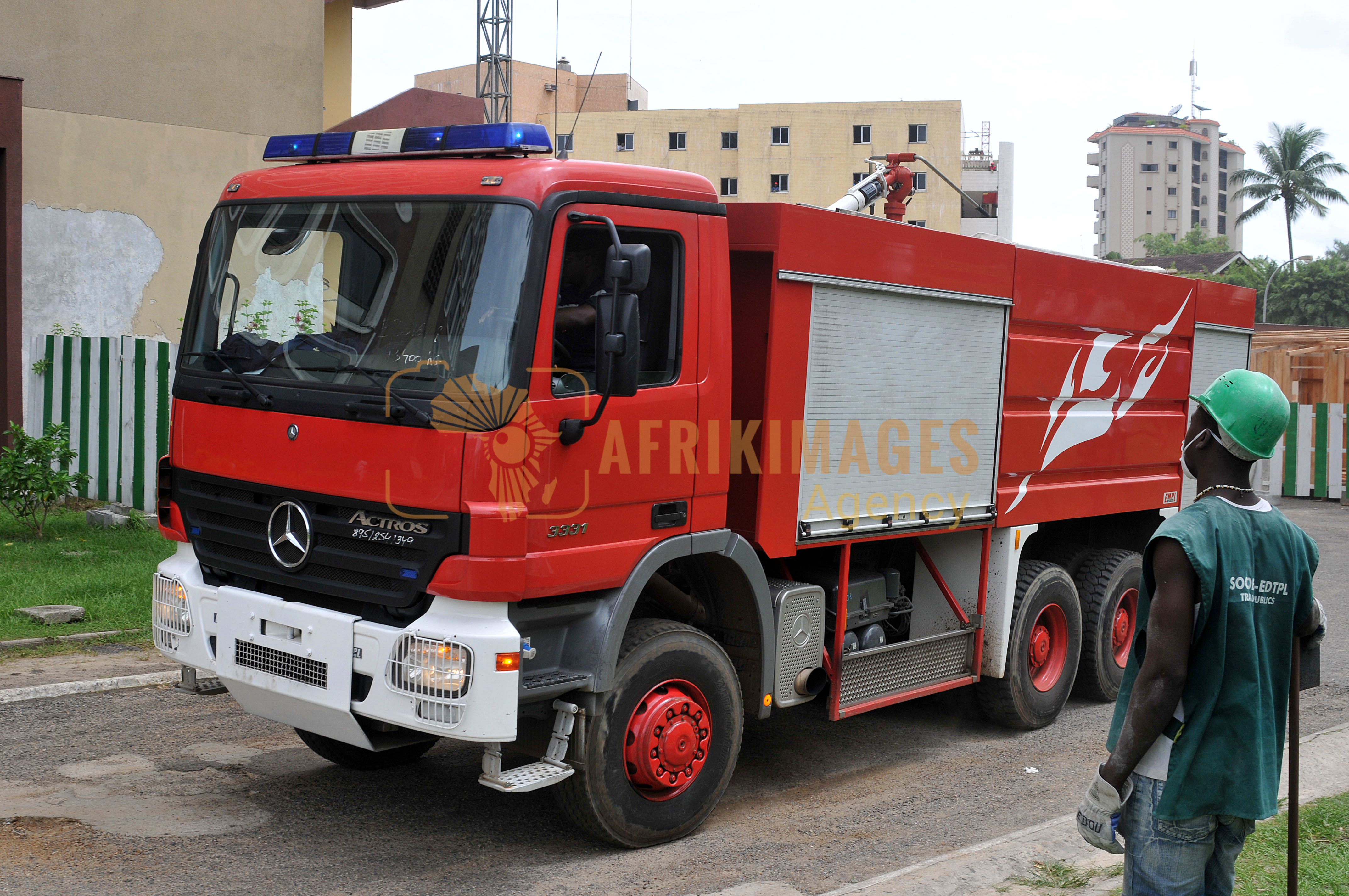 Afrikimages gabon /incendies & inondations