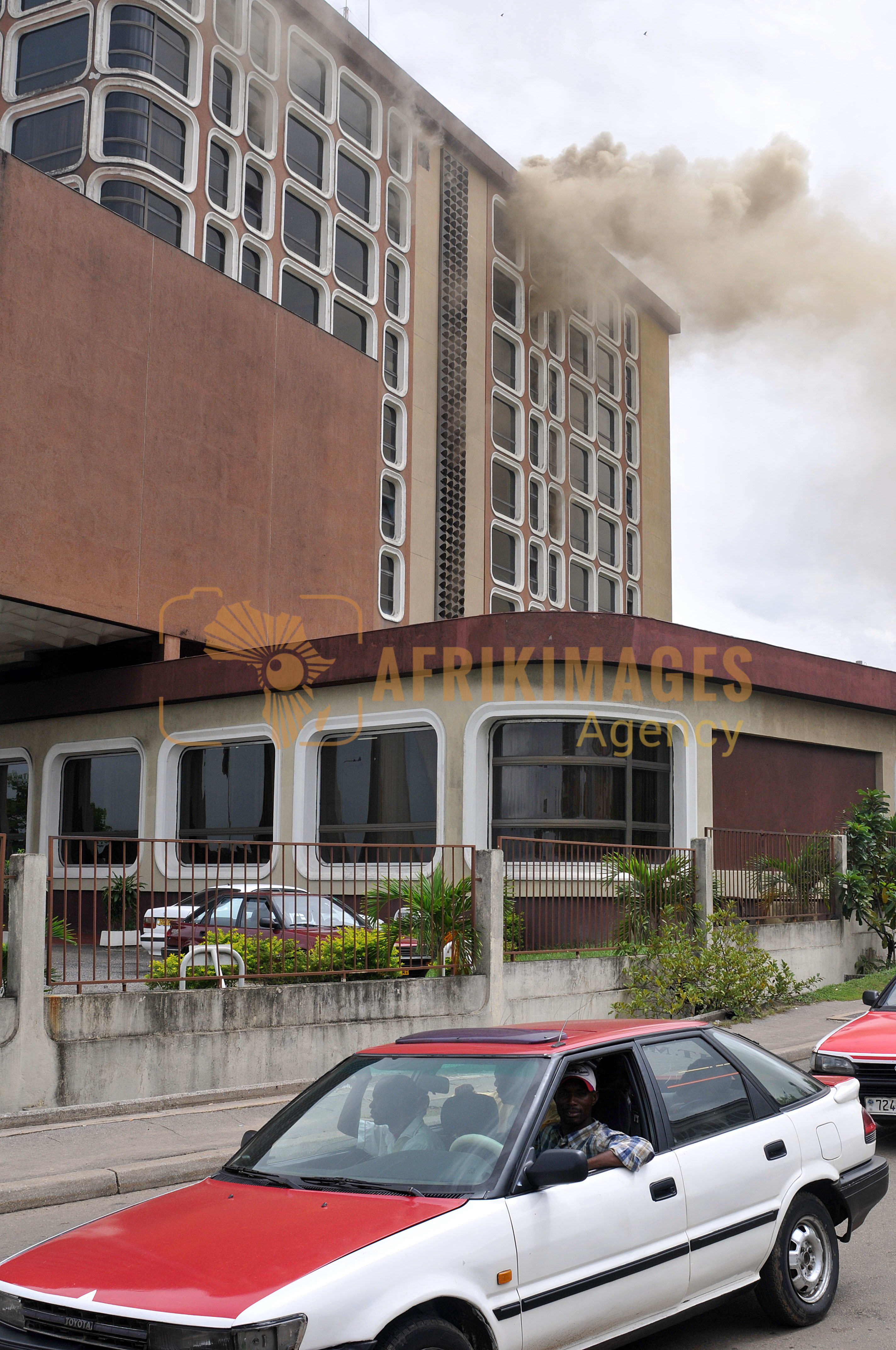 Afrikimages gabon /incendies & inondations