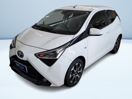 AYGO 5P 1.0 X-PLAY M-MT 72CV