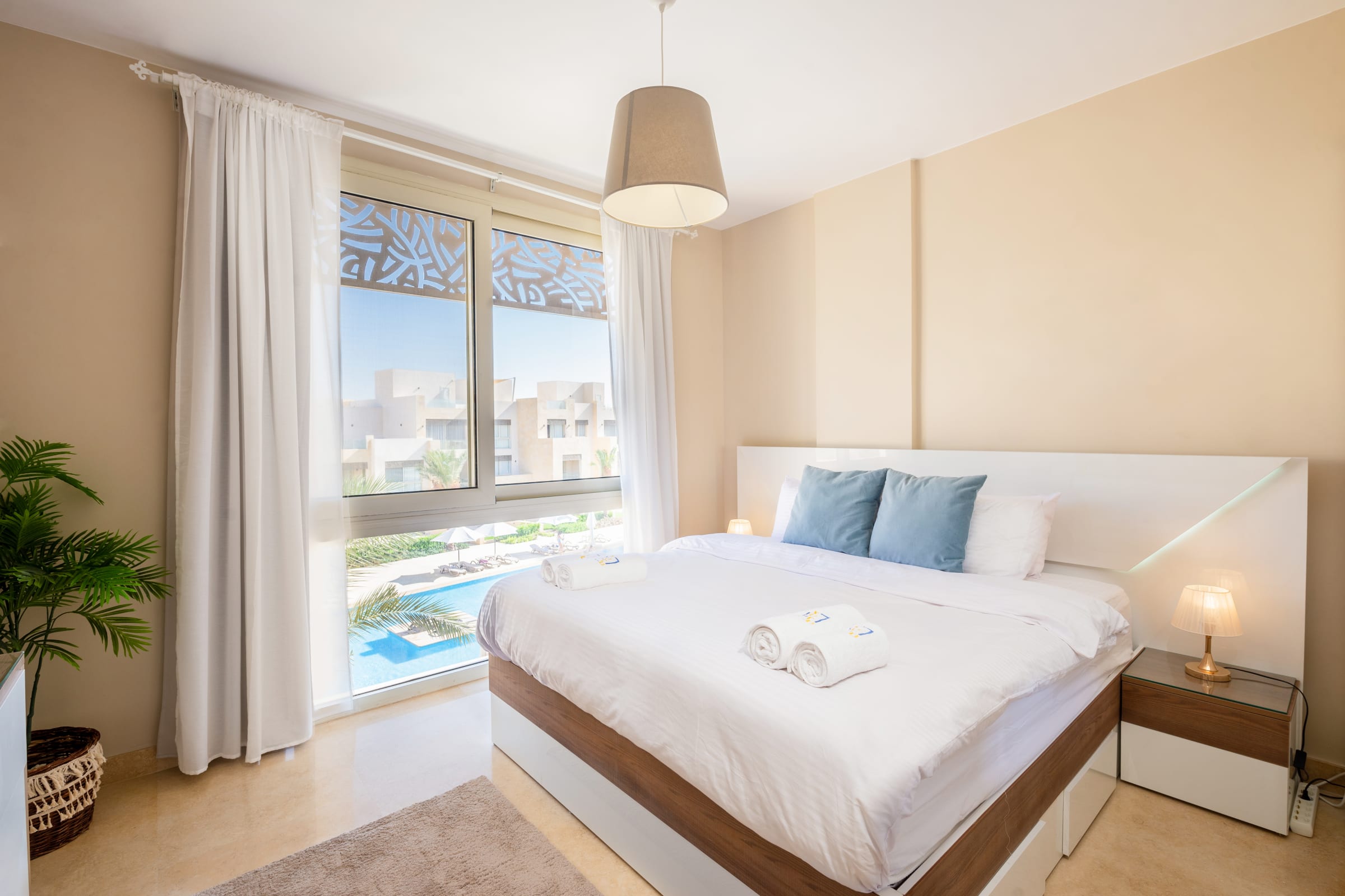 Luxe 3BDR w/ Private Rooftop Jacuzzi & Beach Access — Penthouse in El Gouna, Egypt