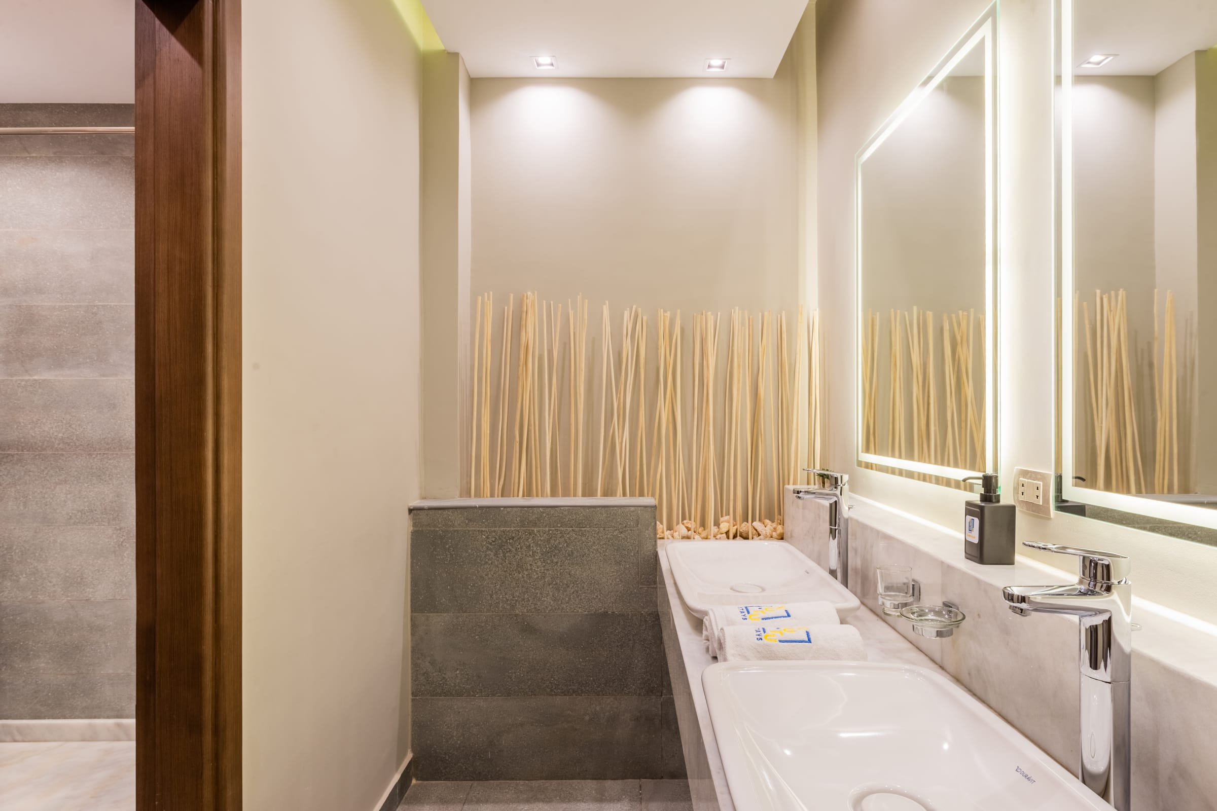 The Sleek & Ritzy 2 BDR | 15 min from CAI Airpt. — Apartment in 6 Al Nakhil new cairo, Cairo, Egypt — photo 25