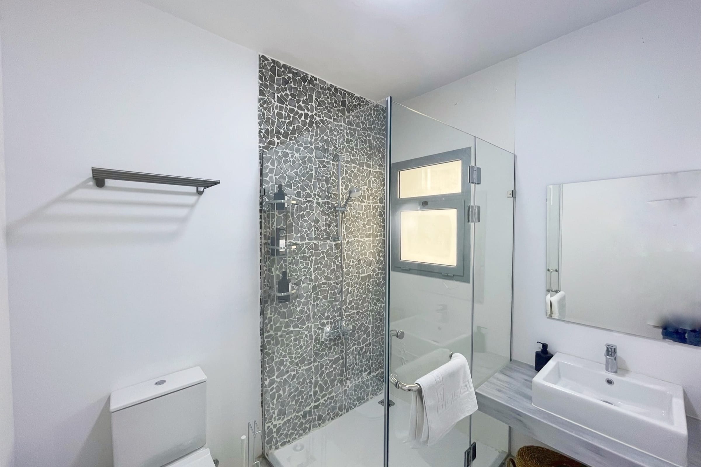 Charming & Beautifully Styled 3BDR @ Swan Lake Gouna — Unit in Swan Lake, El Gouna, Egypt — photo 40