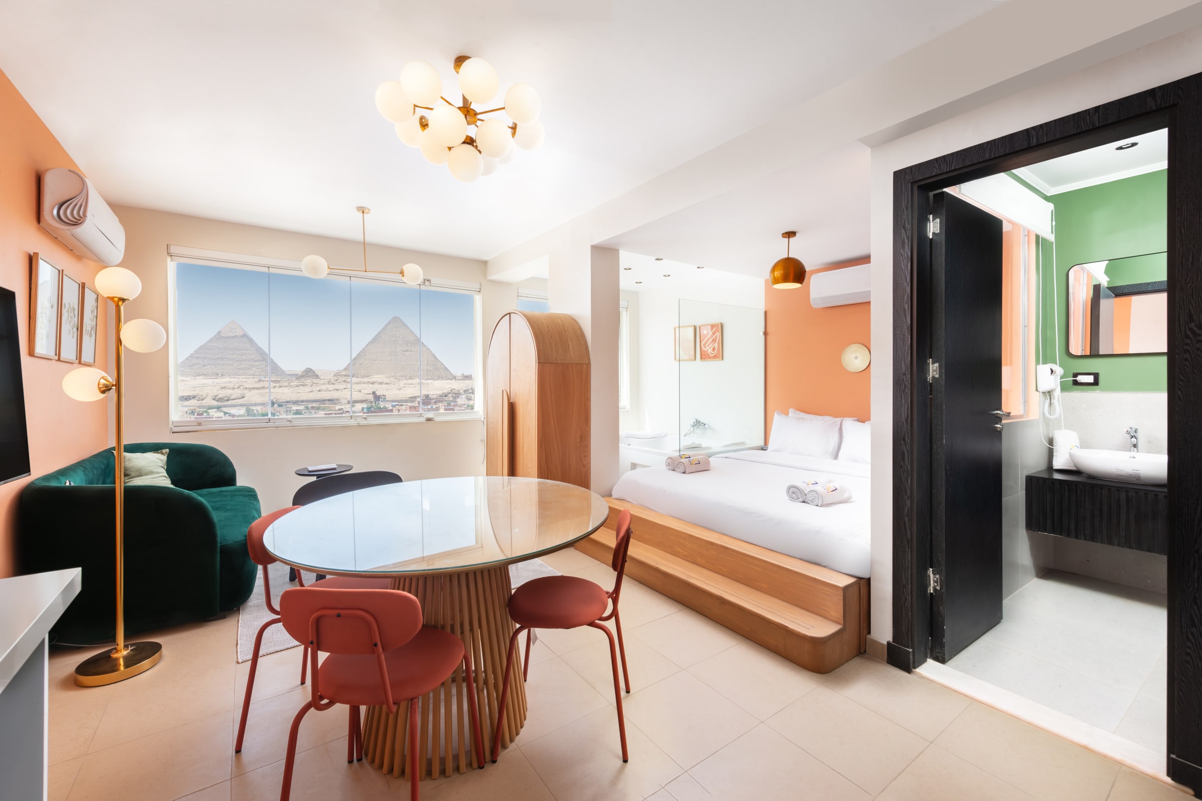 Jacuzzi Studio By The Historic Pyramids (Apt.5) 3