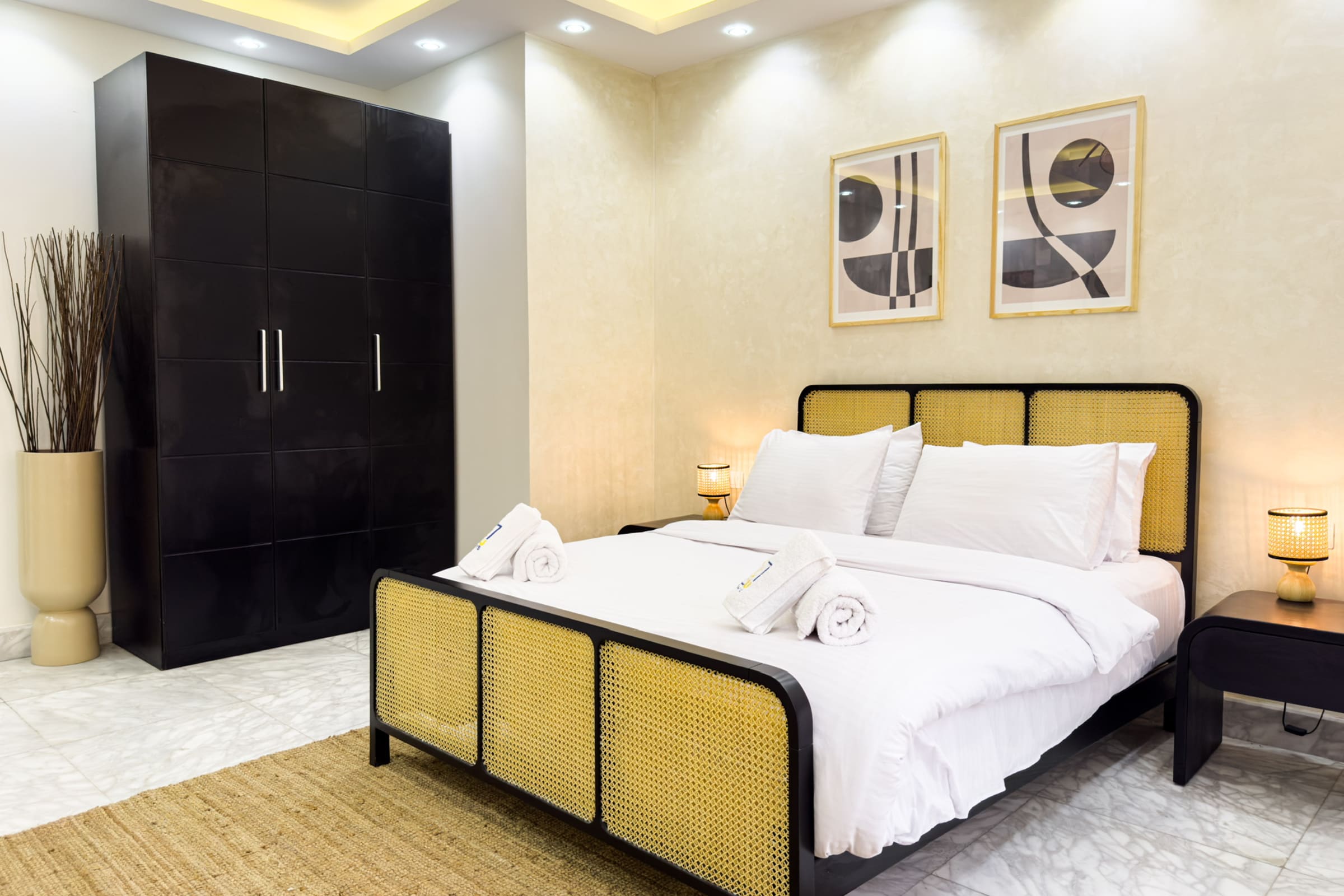 Ample & Artistic 2BDR Apt. | 15 min to CAI Airport — Unit in New Cairo City, Second New Cairo, Cairo Governorate 4732773, Cairo, Egypt — photo 32