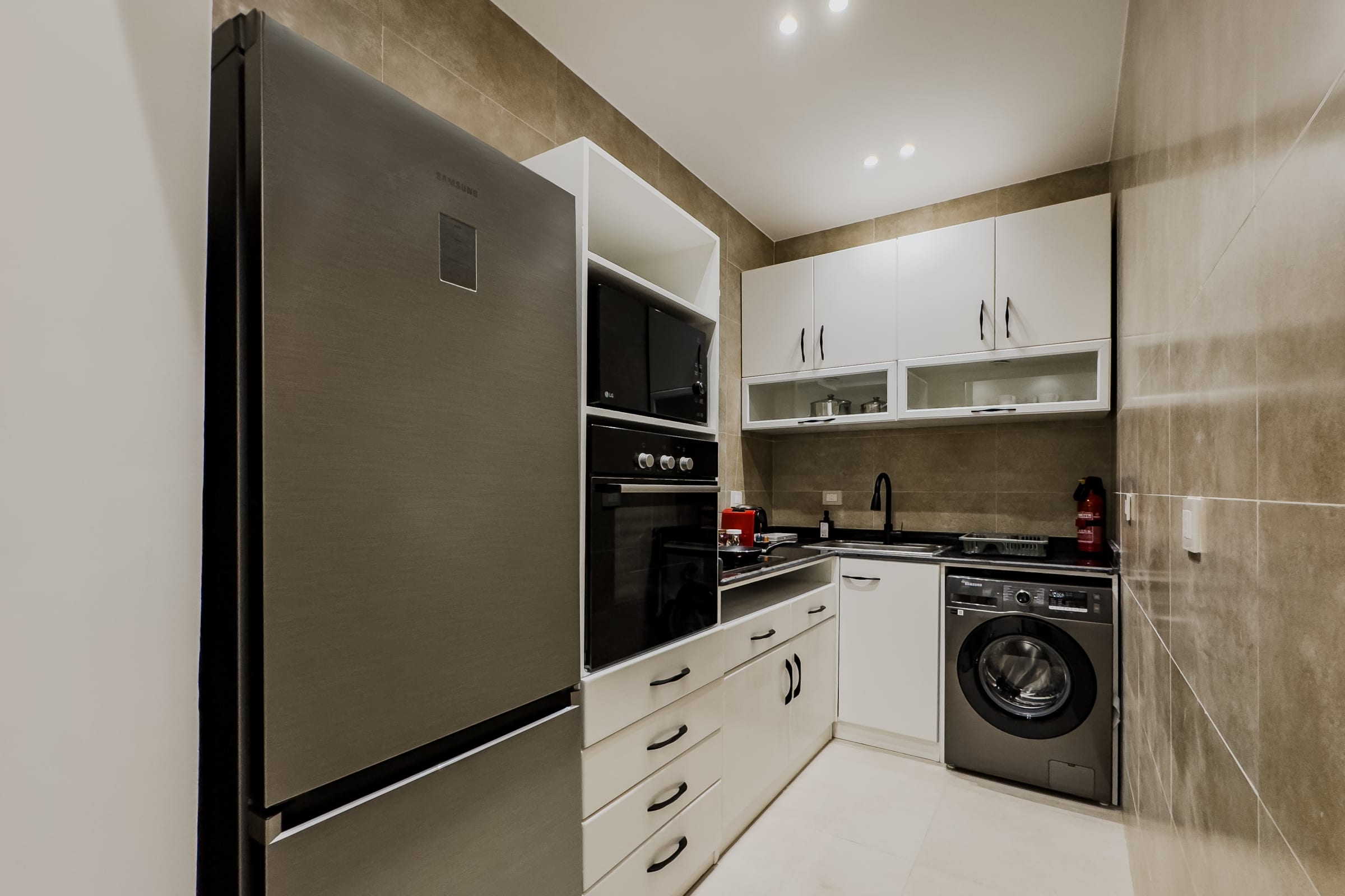 Trendy & Tidy 2BDR Apt. | 5 min To CAI Airport — Apartment in Alnasr Road compound valory- city center almaza, Cairo, Egypt — photo 6