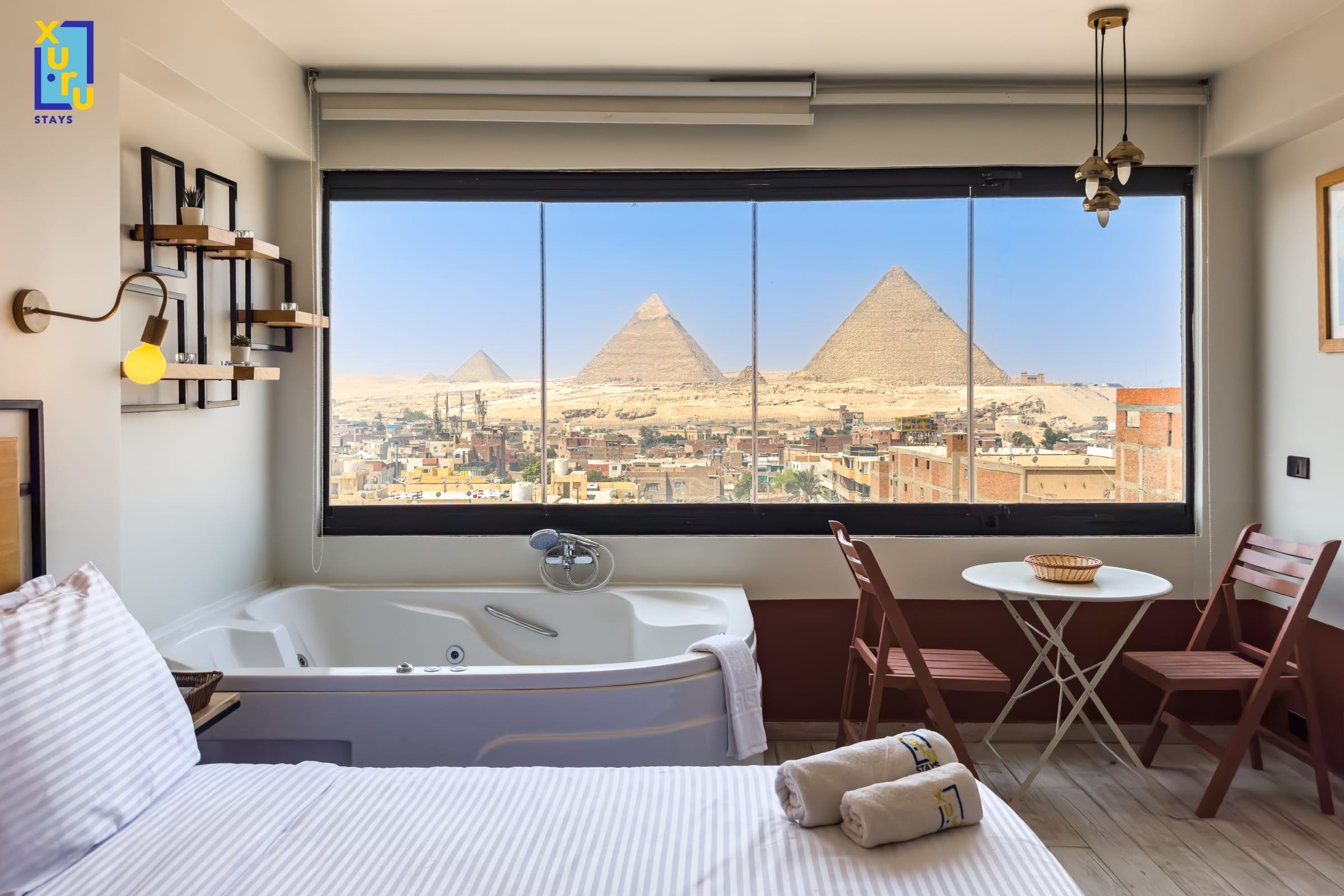 Jacuzzi Studio By The Historic Pyramids (Apt.4)