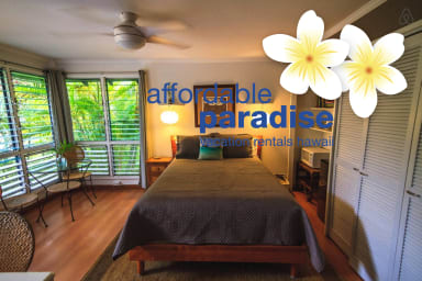 large tropical bedroom with private entrance