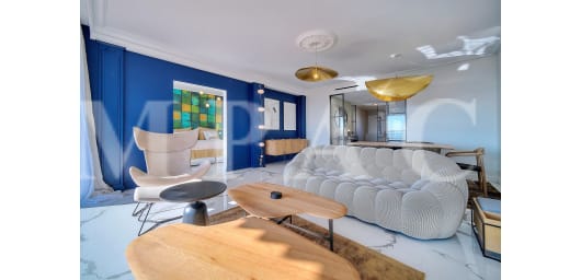 REF 1454 - Apartement rénové de 2 chambres - Cannes Centre