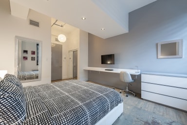 Modern furnished bedroom Montréal