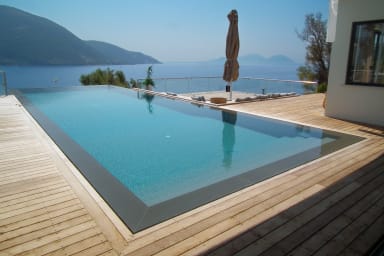 Villa Doukato-exclusive on Vassiliki bay in walking distance from the beach