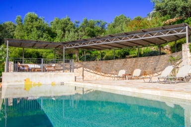 Villa Lefki μια ευρύχωρη βίλα με μεγάλη πισίνα υπερχείλισης