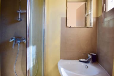 Air conciergerie salle de bain chambre 3
