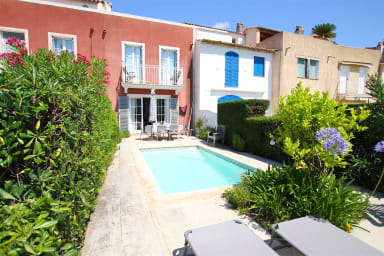 Large house with a swimming-pool - WIFI and a 11m mooring