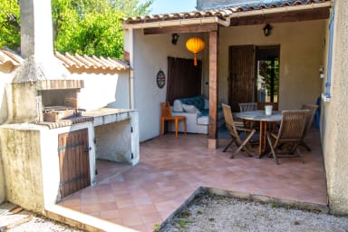 Covered patio with barbecue area