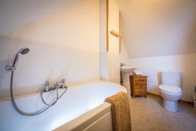 Bath tub