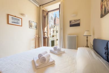 CHARMING 2BED APARTMENT overlooking DUOMO-hosted by Sweetstay