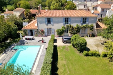 Beautiful house with covered pool