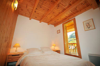 Bedroom n ° 2 - With 1 double bed and balcony