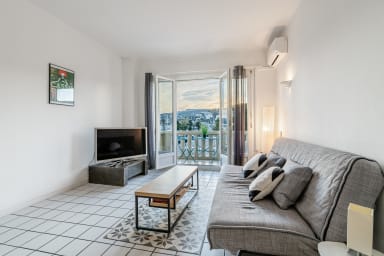 Les Pieds dans l'Eau par Dodo à Cassis