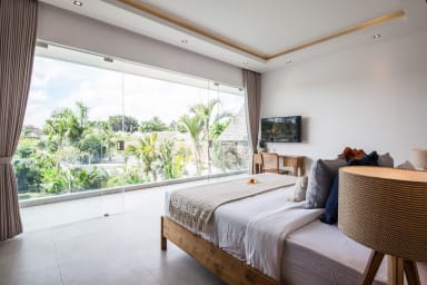 Villa Hugo | 4 bedroom luxury villa walk distance to beach Berawa Canggu