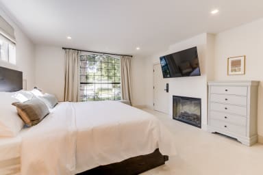 studio with king size bed and a flat-screen smart TV with streaming