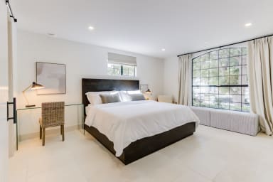 studio with king size bed