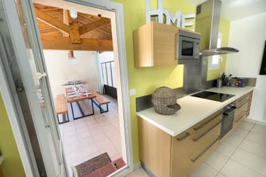 cuisine et terrasse extérieure couverte