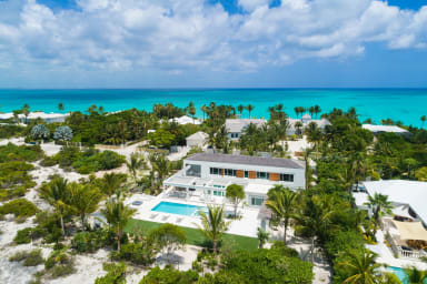 Turquoise Villa // Luxurious Villa within steps to Grace Bay Beach
