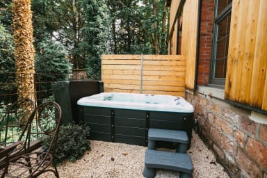 Jacuzzi et terrasse privatifs