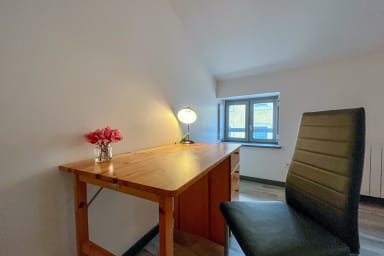 Espace de travail dans la chambre 1