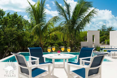 Little Plum private pool and dining table.
