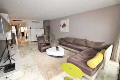 air-conditioned apartment of 100 m2, only 100 meters from the Croisette