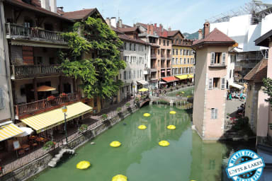 Vue depuis la terrasse sur le canal du Thiou