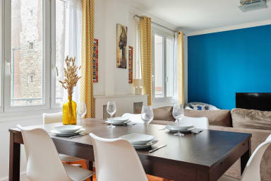 Table dressée pour 4 personnes