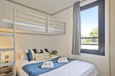 Chambre avec lit double et lit simple