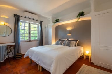 Master bedroom with luxury bed, aircon and en suite bathroom