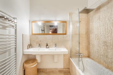 Holidays in the heart of the Luberon with swimming pool