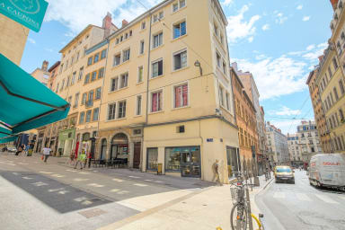 L'appartement se trouve en bas des pentes, tout proche des commerces de...