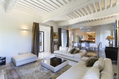 Détente absolue pour cette maison à louer au coeur du Luberon