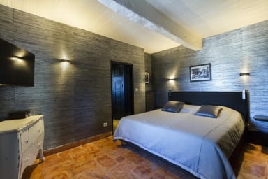 Location propriété époustouflante avec piscine chauffée à Gordes